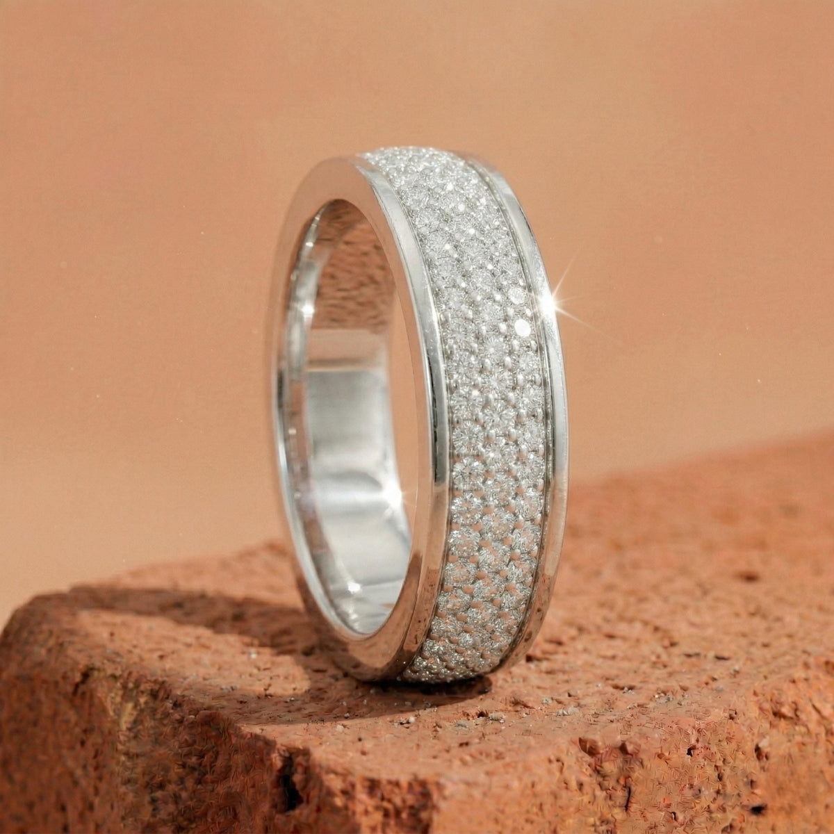 Lab-grown diamond Men's wedding band Stend pose 
