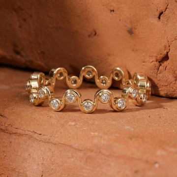 Round Cut Lab Grown Diamond Wavy Band