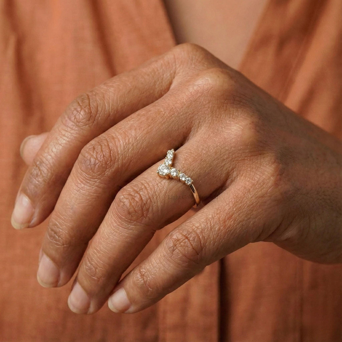 Round Lab Diamond Chevron Band