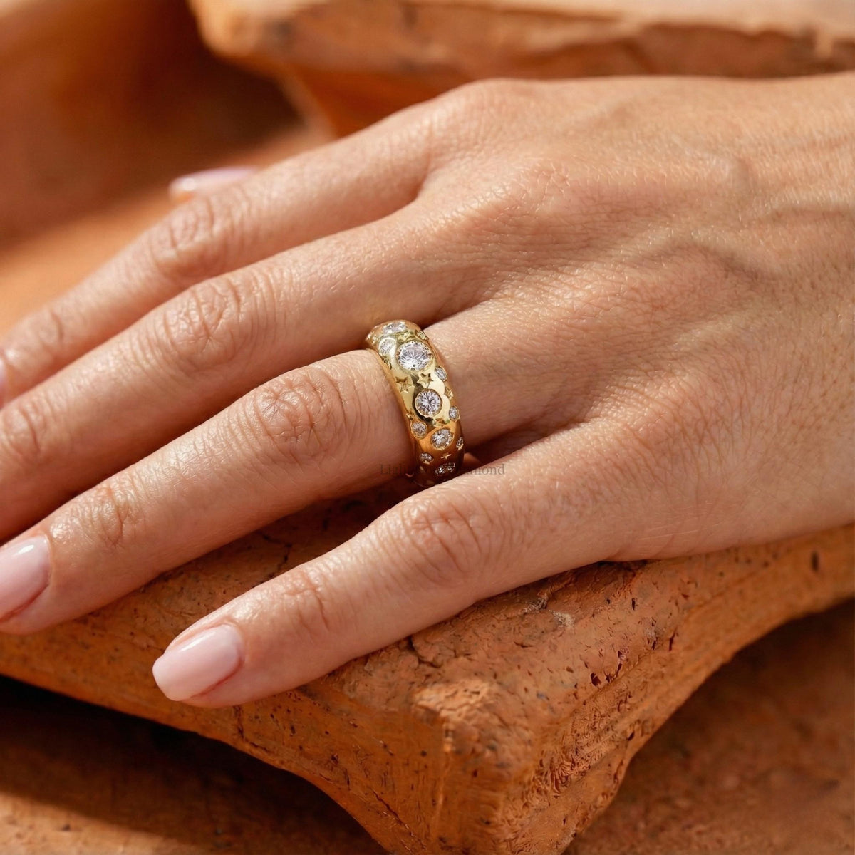 Round Cut Lab Grown Diamond Starburst Band